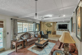 Cozy 4 Bedroom Home - Minutes to Downtown Tulsa